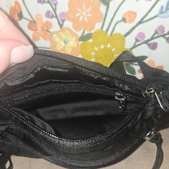 Patagonia Ultralight Black Hole Mini Hip Pack. - Picture 3 of 4